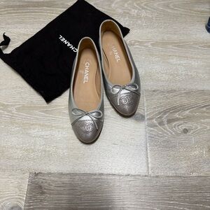 CHANEL Silver Leather Cap-Toe Ballet Flats